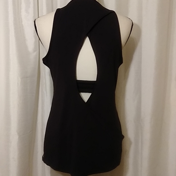 Fabletics Tops - 4💥15. Fabletic workout top